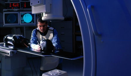 A researcher working in the Toshiba Stroke Research Center. 
