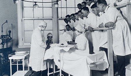 University Archives photograph of a Grand Rounds session at the Medical School. 