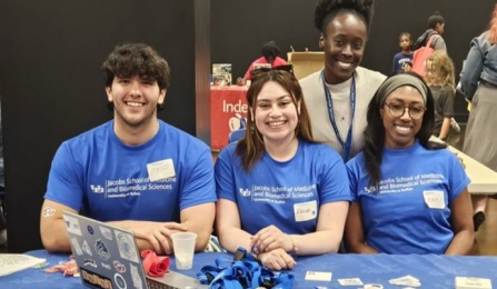 Group of Neuroscience GSA students at a table. 