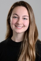 Julia Hoyser. 